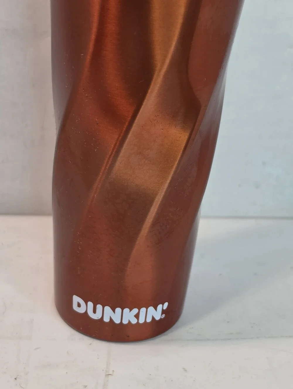 Dunkin' Donuts Fall 2022 Collection 24 oz Bronze Insulated Swirl Tumbler.